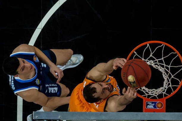 上保持领先 上保持领先