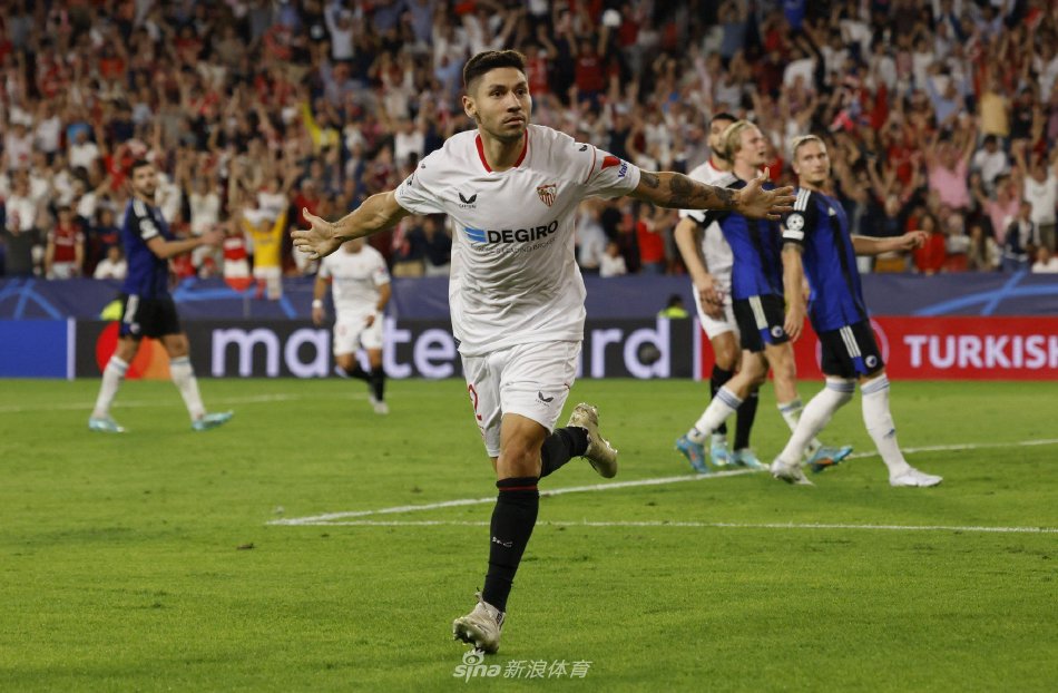 钟打入一球 钟打入一球