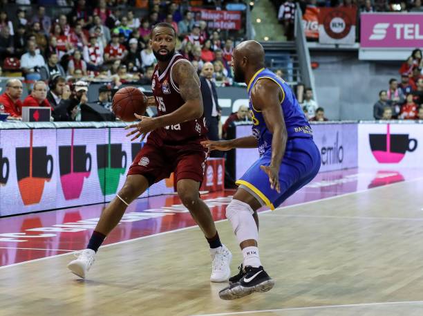 更因为背后 更因为背后